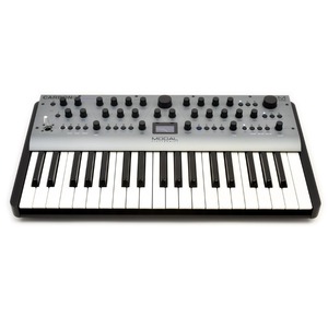 Аналоговый синтезатор Modal Carbon8