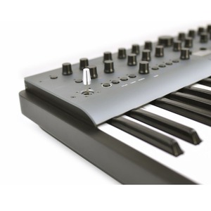 Аналоговый синтезатор Modal Carbon8