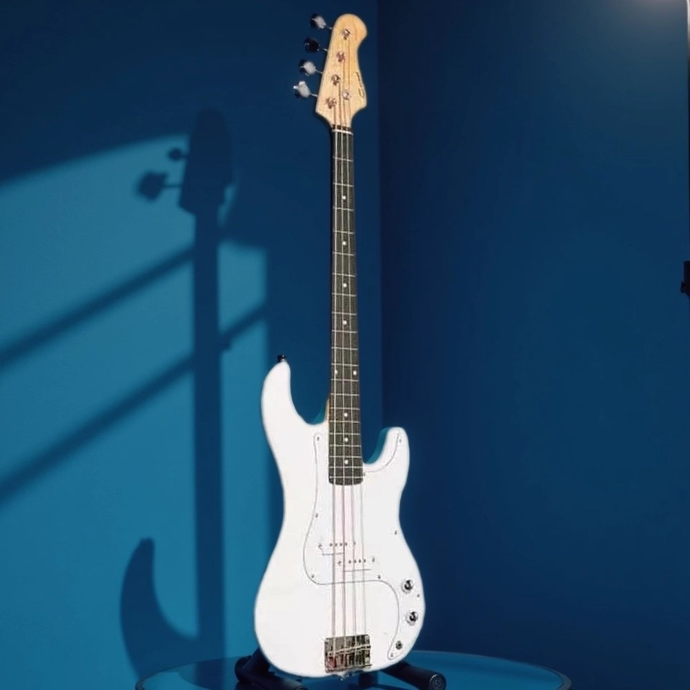 Бас-гитара Caraya B300WH