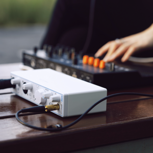 Внешняя звуковая карта с USB Arturia MiniFuse 2 White OTG