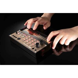 Аналоговый синтезатор KORG volca keys