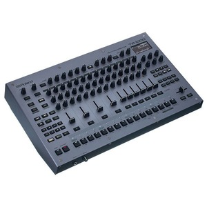 Драм-машина Roland TR-1000