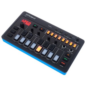 Аналоговый синтезатор Roland J-6