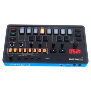 Аналоговый синтезатор Roland J-6