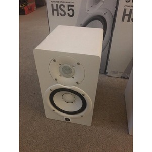 Студийный монитор активный Yamaha HS5W