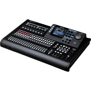 Студийный рекордер/проигрыватель TASCAM DP-32SD